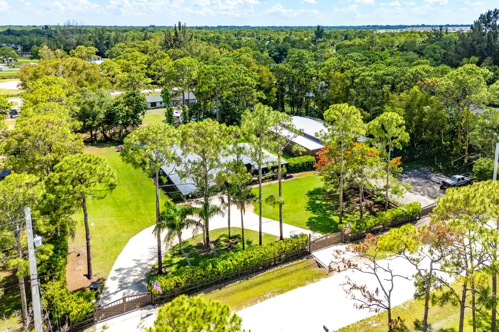 13530 N 59th Court Court N The Acreage FL 33411