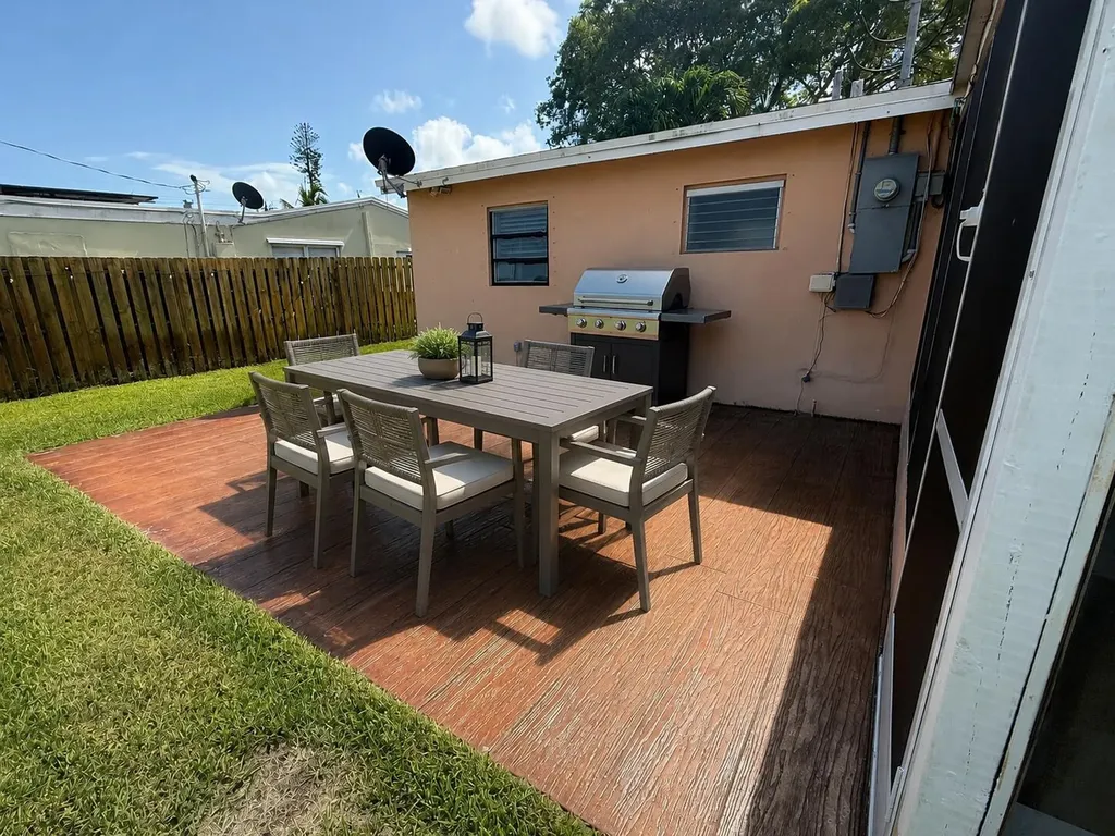 1428 SW 1st Avenue Deerfield Beach FL 33441