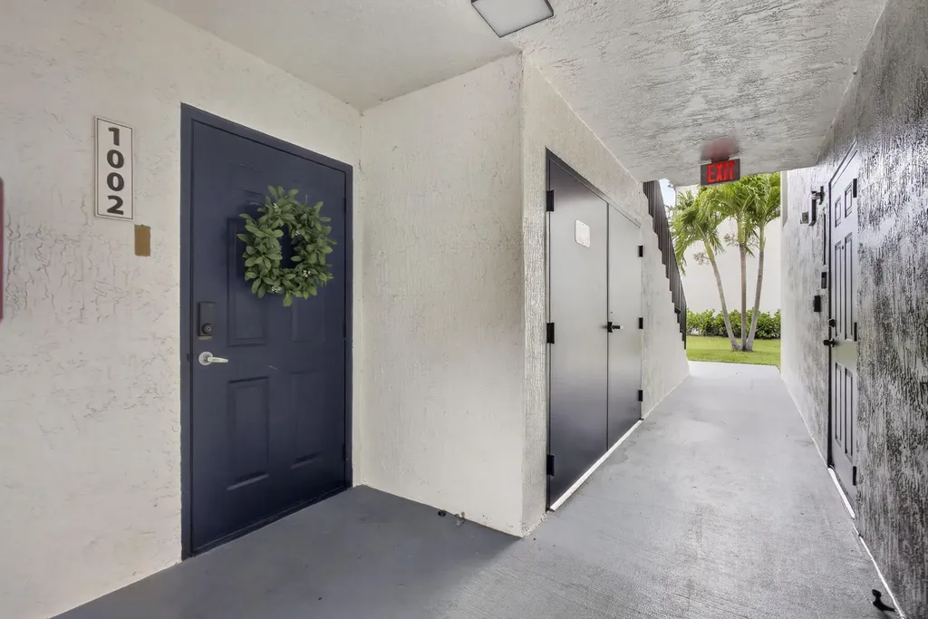1002 Villa Circle Boynton Beach FL 33435