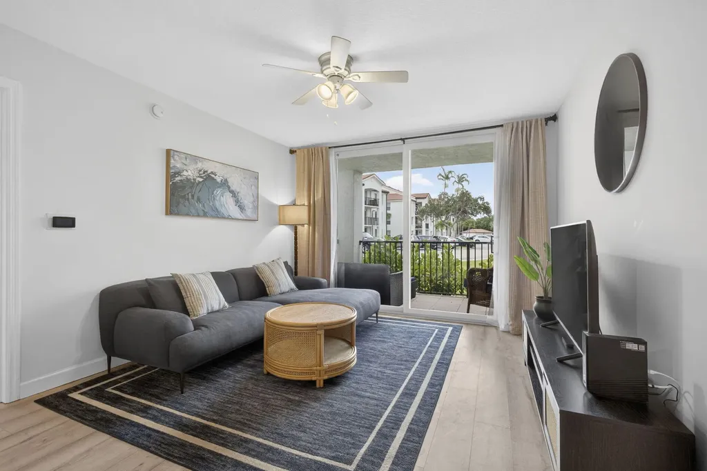 1002 Villa Circle Boynton Beach FL 33435