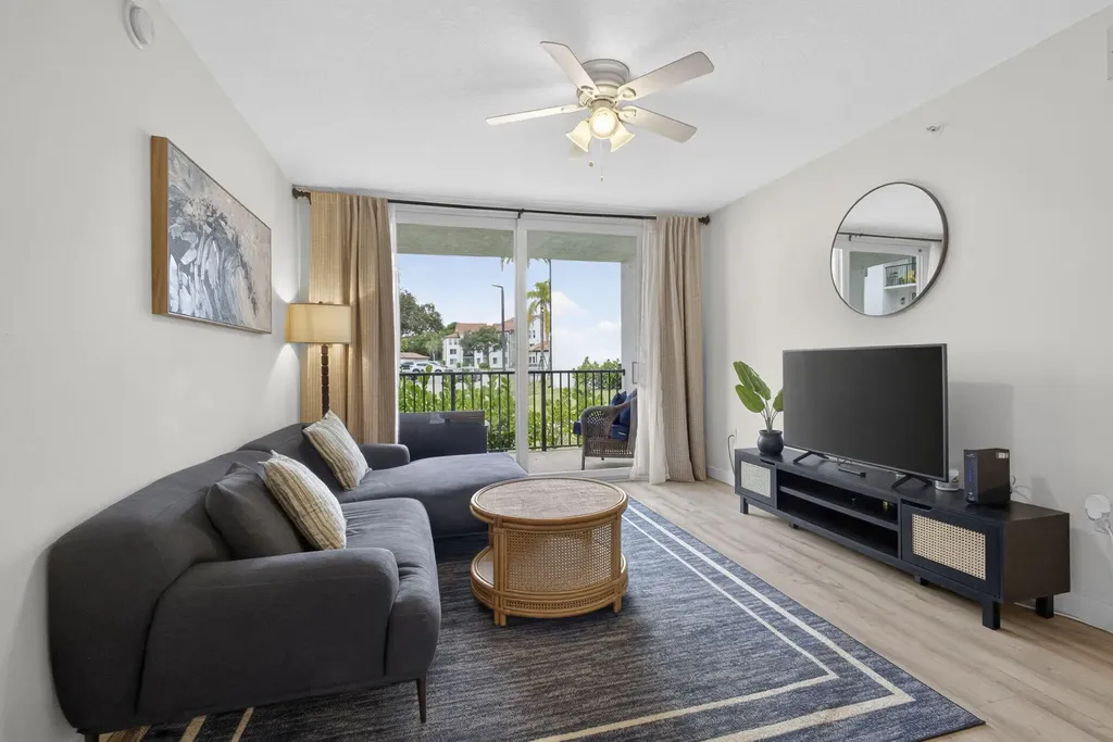 1002 Villa Circle Boynton Beach FL 33435