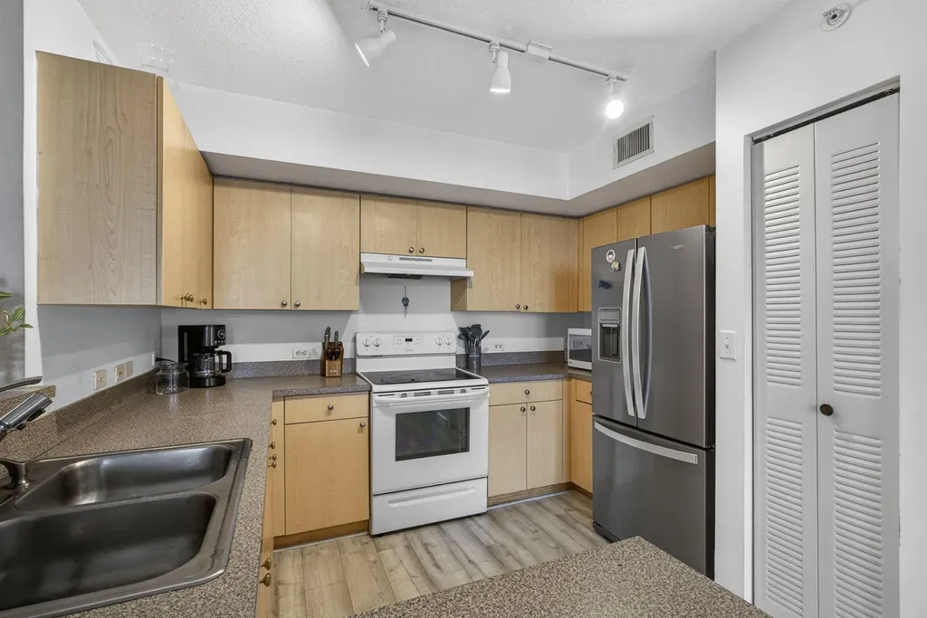 1002 Villa Circle Boynton Beach FL 33435