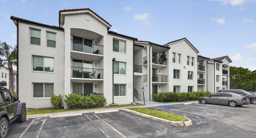 1002 Villa Circle Boynton Beach FL 33435