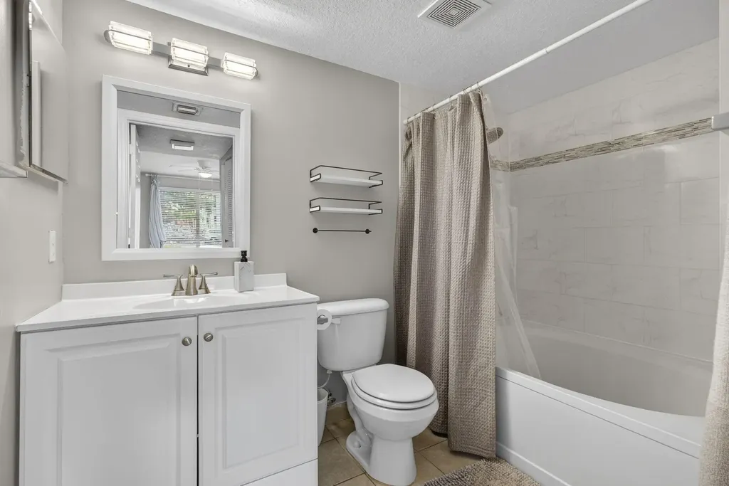 1002 Villa Circle Boynton Beach FL 33435