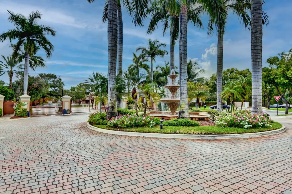 1002 Villa Circle Boynton Beach FL 33435