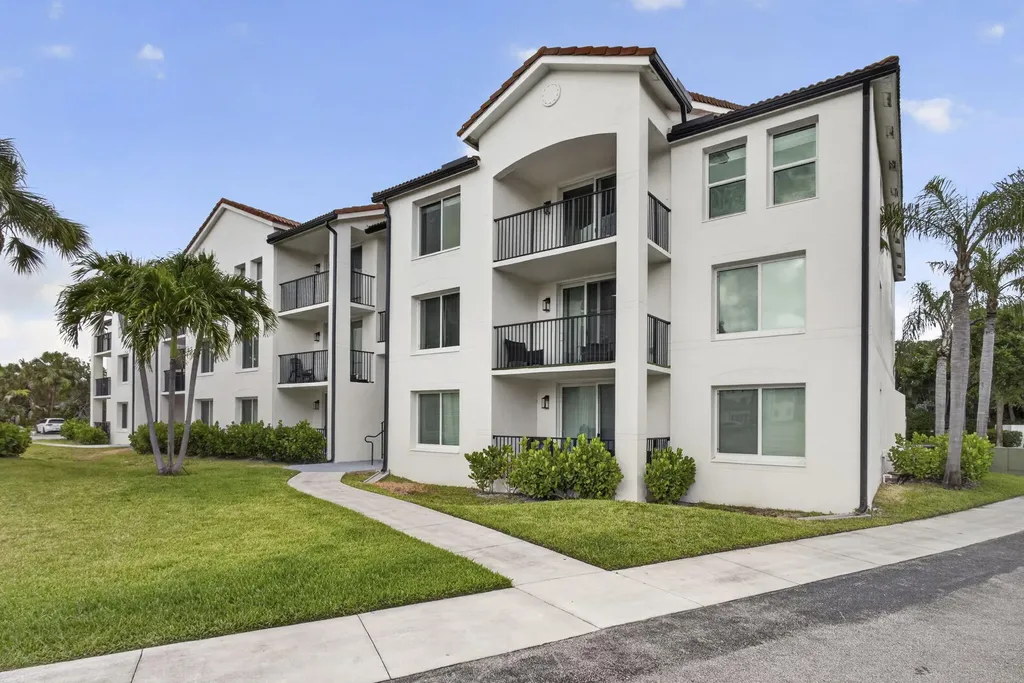 1002 Villa Circle Boynton Beach FL 33435
