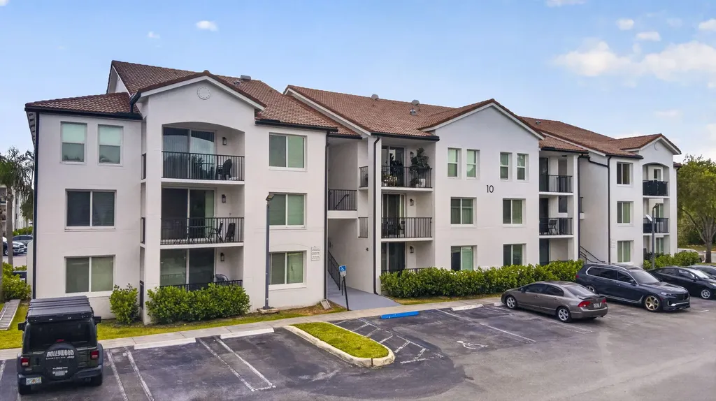 1002 Villa Circle Boynton Beach FL 33435
