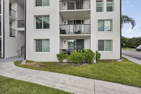 1002 Villa Circle Boynton Beach FL 33435
