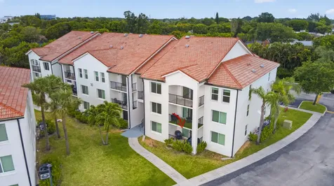 1002 Villa Circle Boynton Beach FL 33435