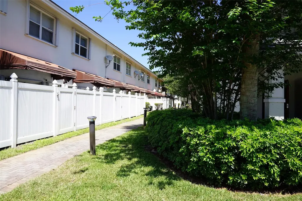 3024 NW 30th Way Oakland Park FL 33311
