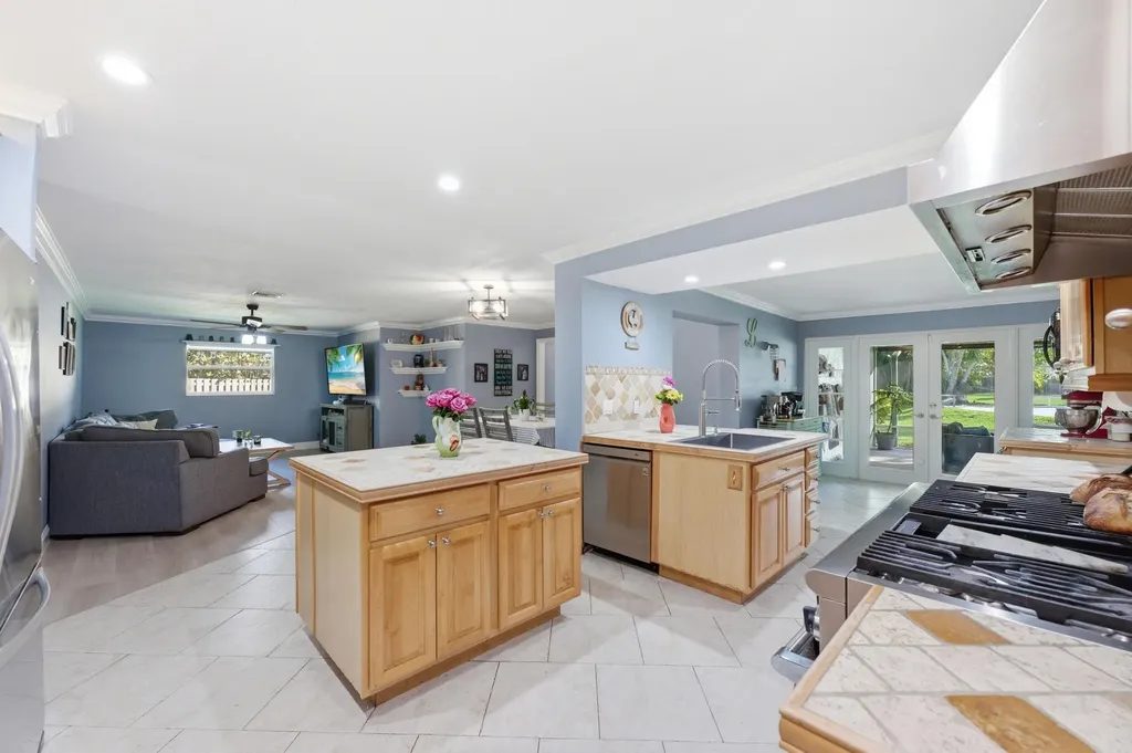 8492 NW 15th Court Coral Springs FL 33071