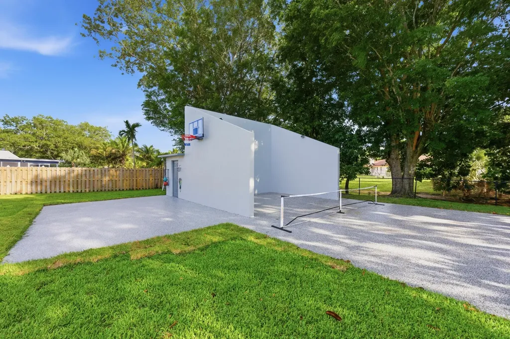 8492 NW 15th Court Coral Springs FL 33071