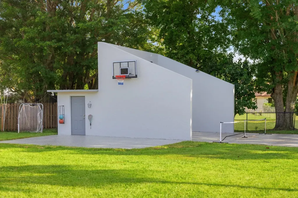8492 NW 15th Court Coral Springs FL 33071