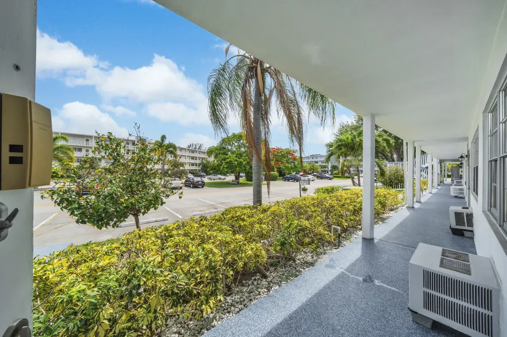 127 Westbury G Deerfield Beach FL 33442