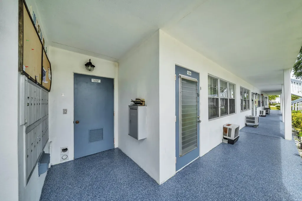 127 Westbury G Deerfield Beach FL 33442