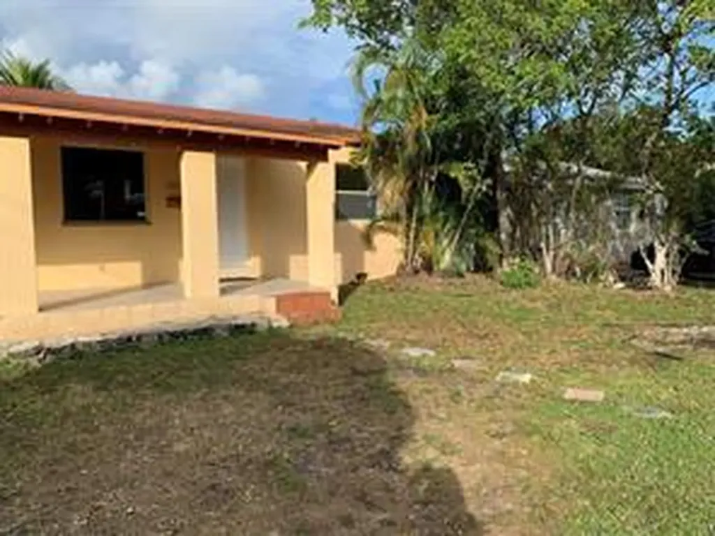 2037 Washington Street Hollywood FL 33020