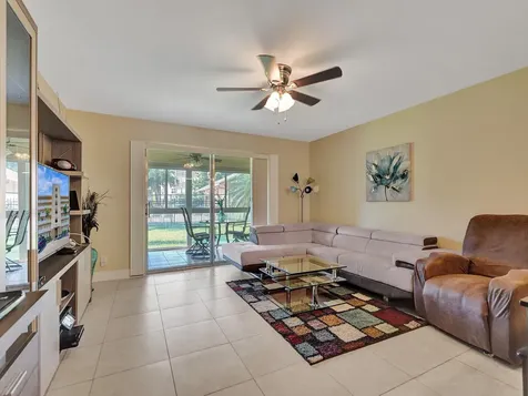 401 SE 3rd Street Dania Beach FL 33004
