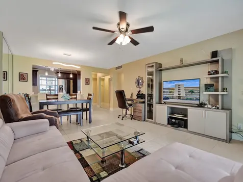 401 SE 3rd Street Dania Beach FL 33004