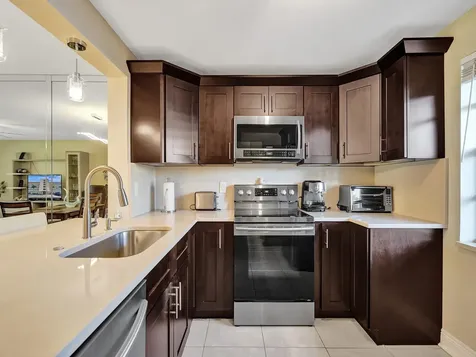 401 SE 3rd Street Dania Beach FL 33004