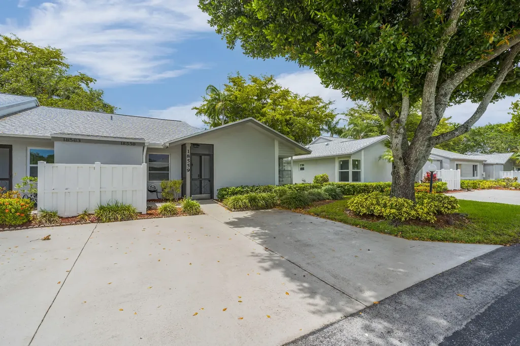 18559 Egret Way Boca Raton FL 33496