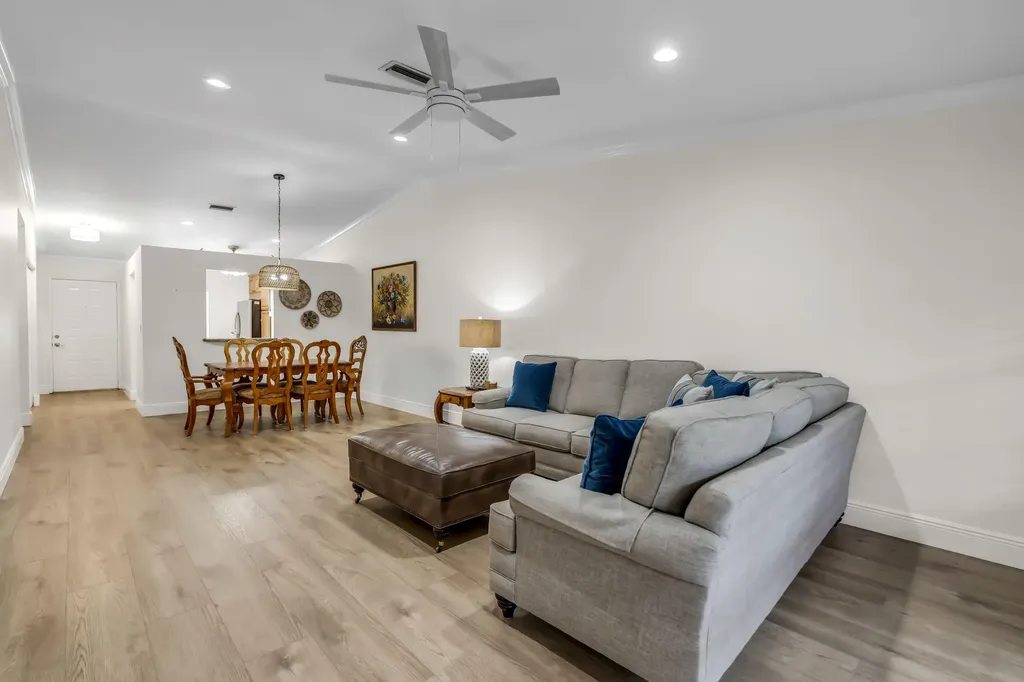 18559 Egret Way Boca Raton FL 33496