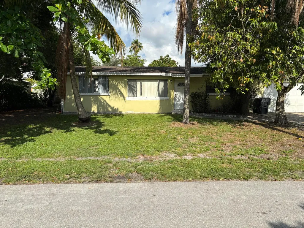 2201 W Carol Circle West Palm Beach FL 33415