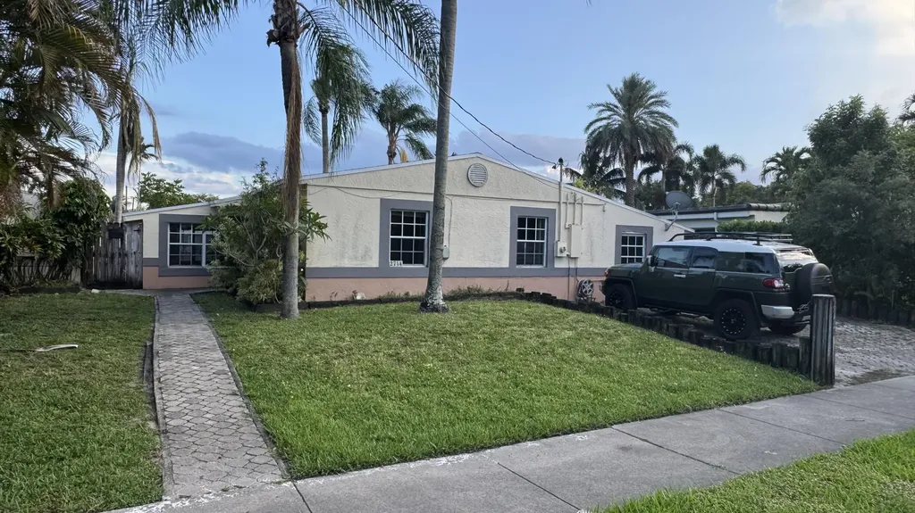 2714 Scott Street Hollywood FL 33020