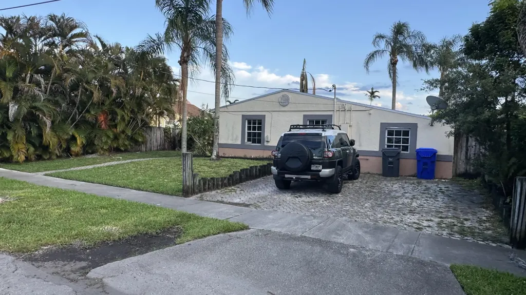 2714 Scott Street Hollywood FL 33020
