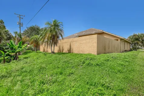 1015 NE 3rd Street Belle Glade FL 33430