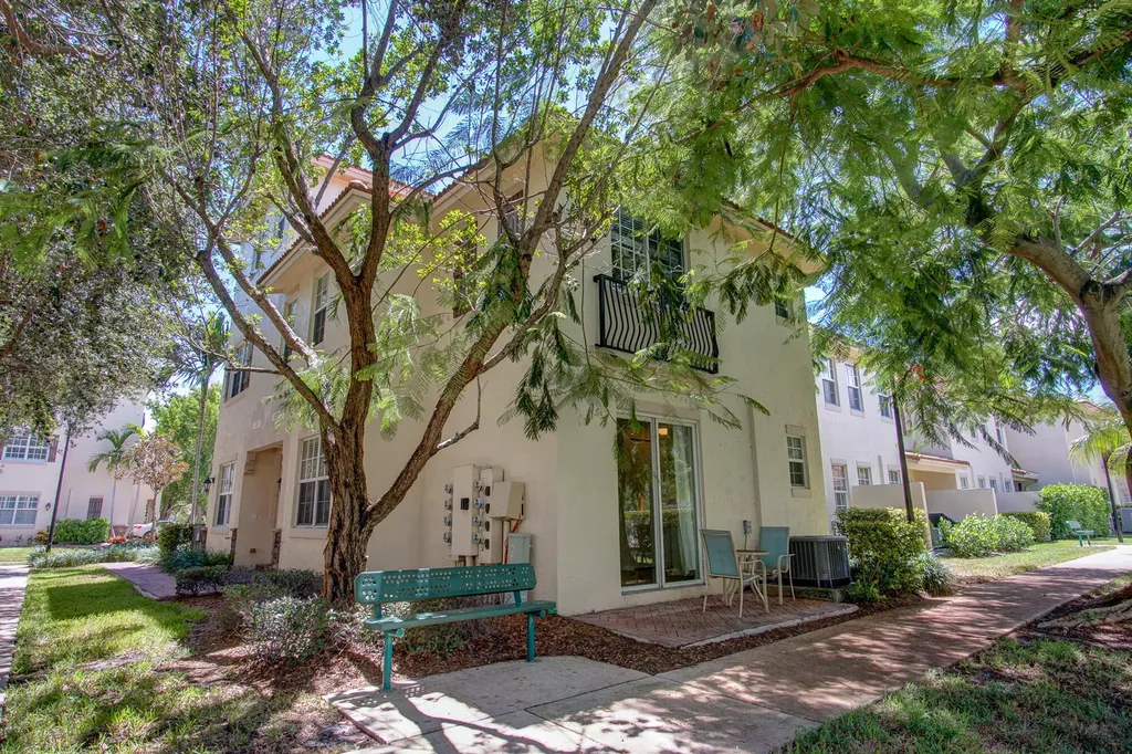 1020 E Longport Circle Delray Beach FL 33444