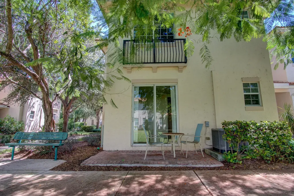 1020 E Longport Circle Delray Beach FL 33444