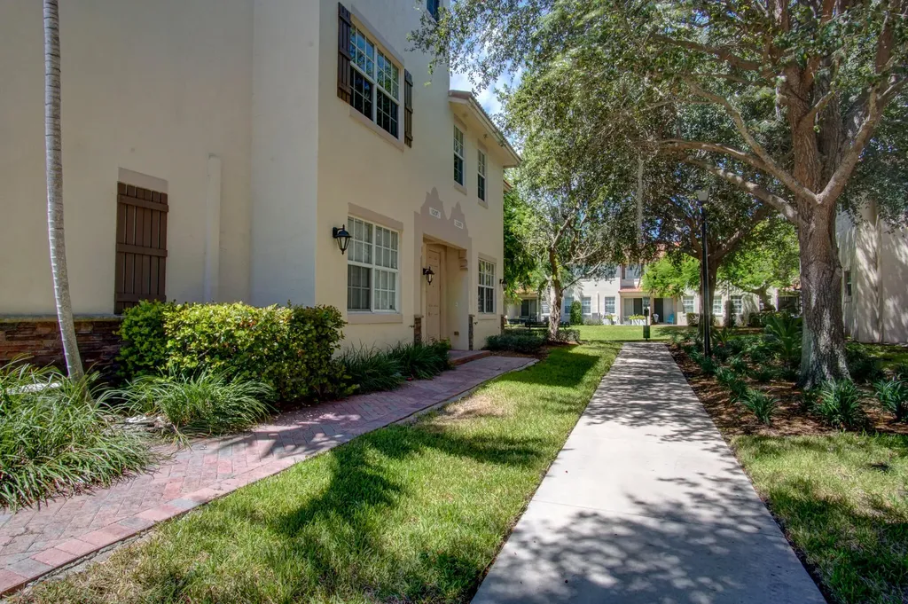 1020 E Longport Circle Delray Beach FL 33444