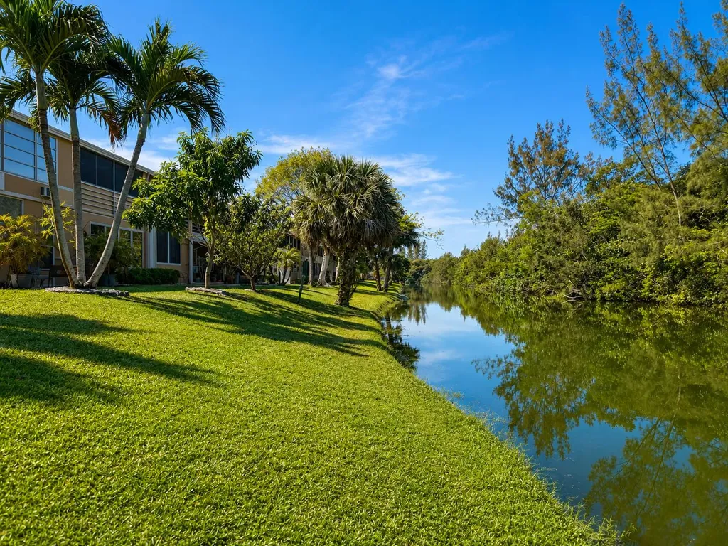 67 Camden C West Palm Beach FL 33417