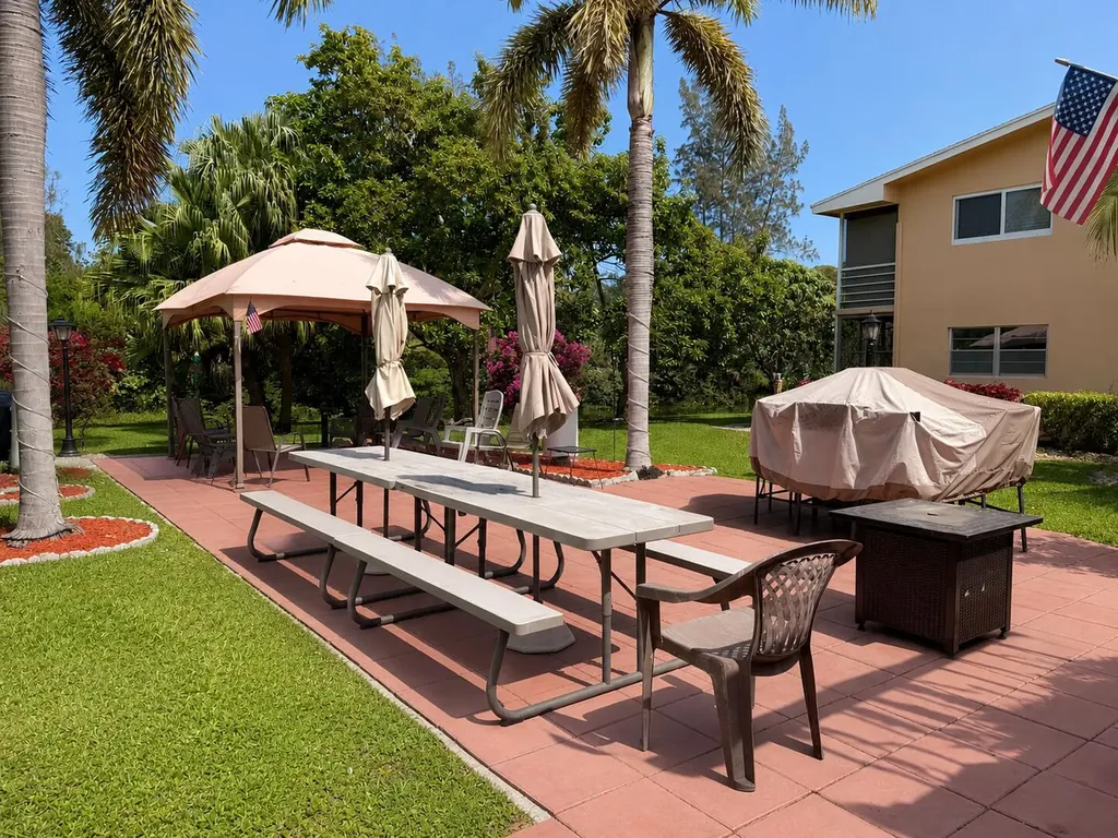 67 Camden C West Palm Beach FL 33417