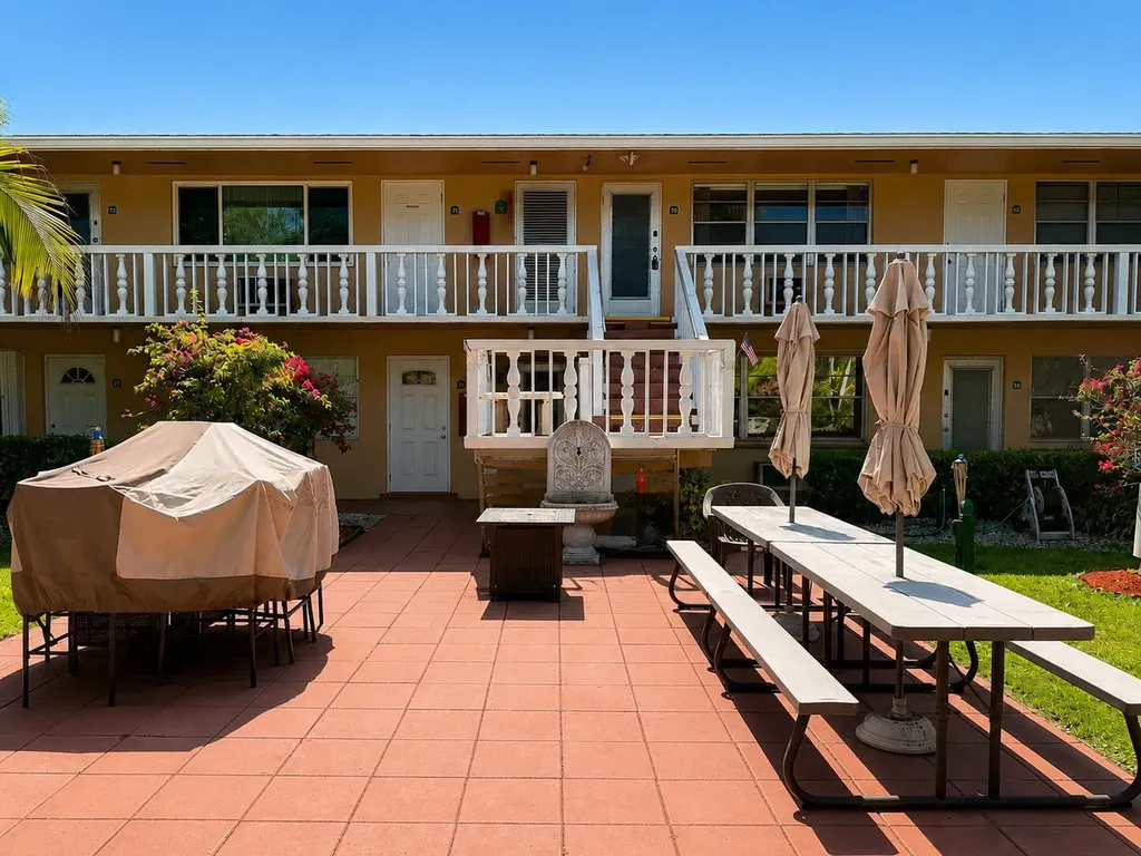 67 Camden C West Palm Beach FL 33417