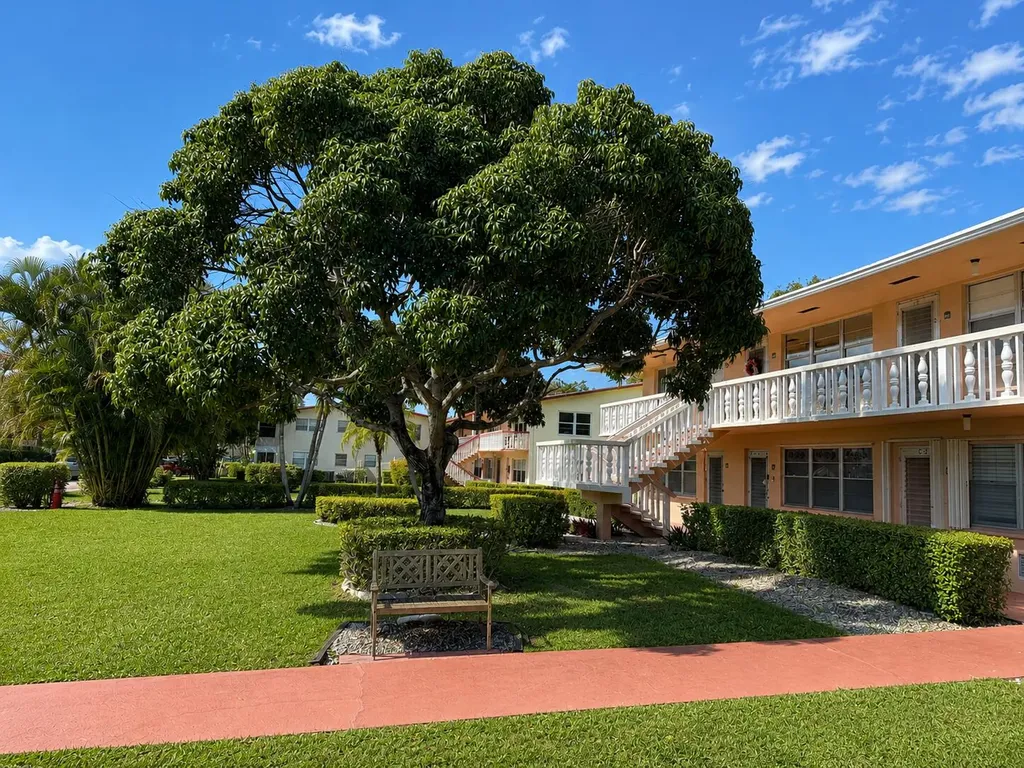 67 Camden C West Palm Beach FL 33417