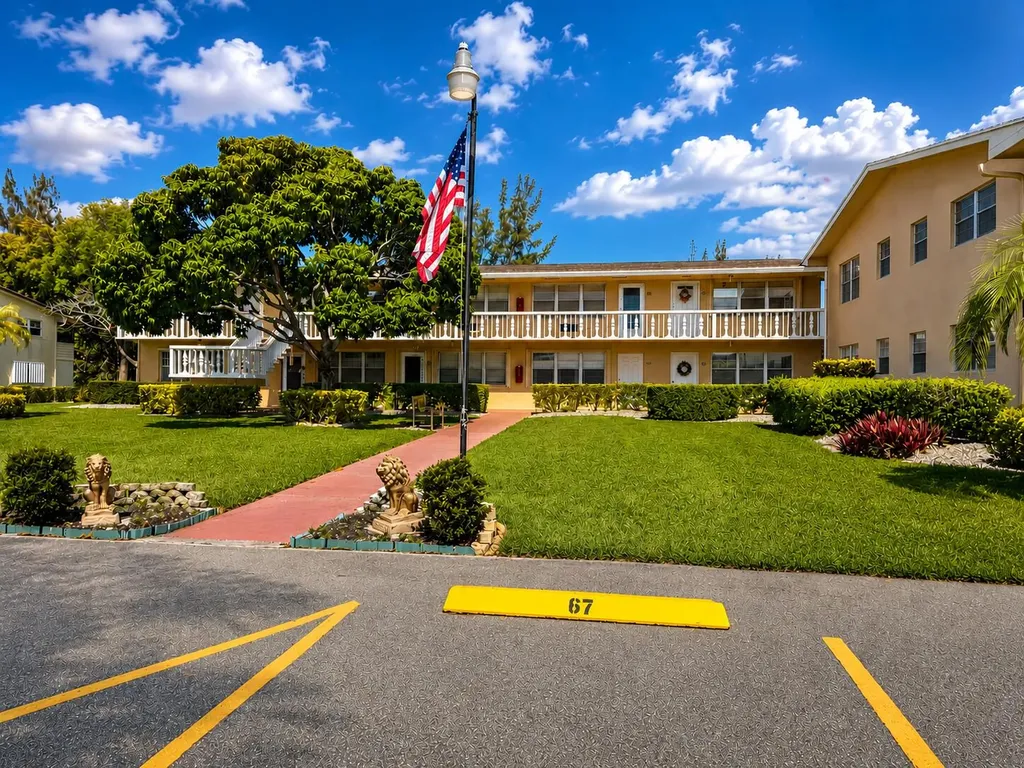 67 Camden C West Palm Beach FL 33417