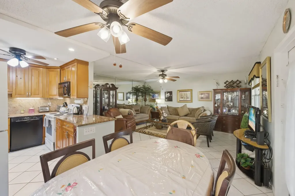 52 Saxony B Delray Beach FL 33446