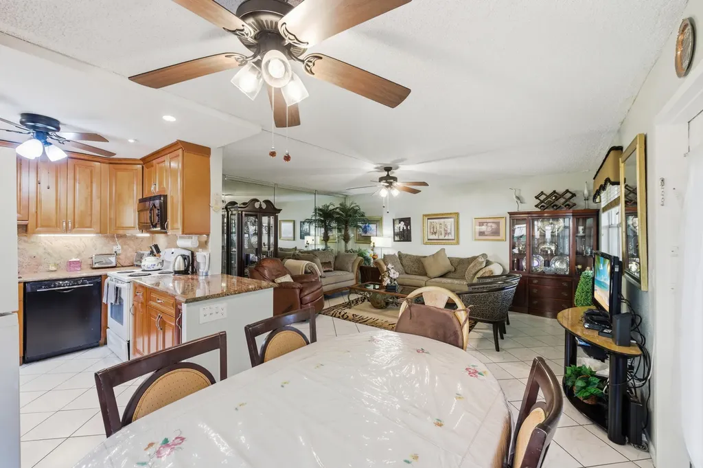 52 Saxony B Delray Beach FL 33446