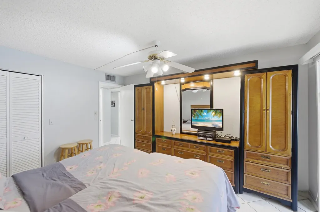 52 Saxony B Delray Beach FL 33446