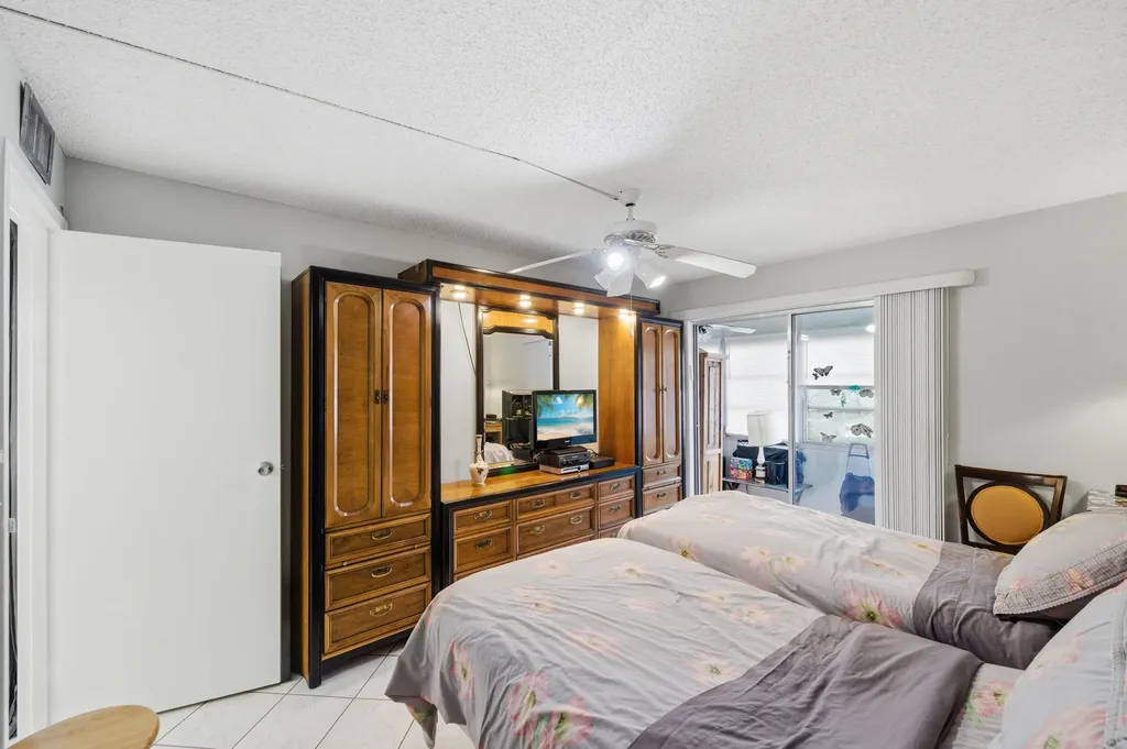 52 Saxony B Delray Beach FL 33446