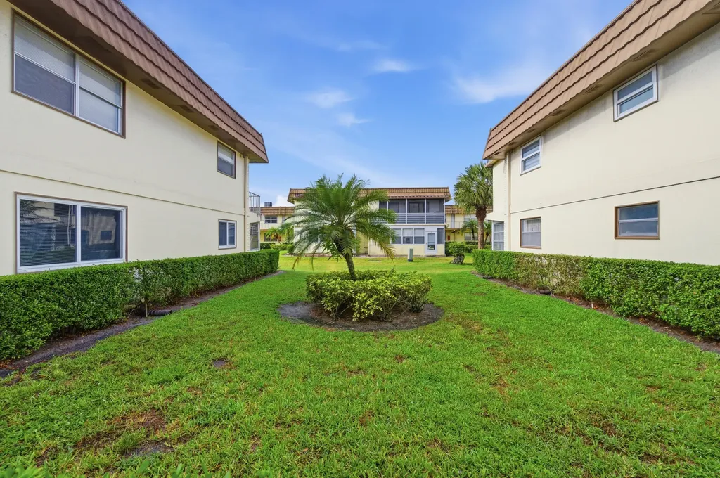 52 Saxony B Delray Beach FL 33446