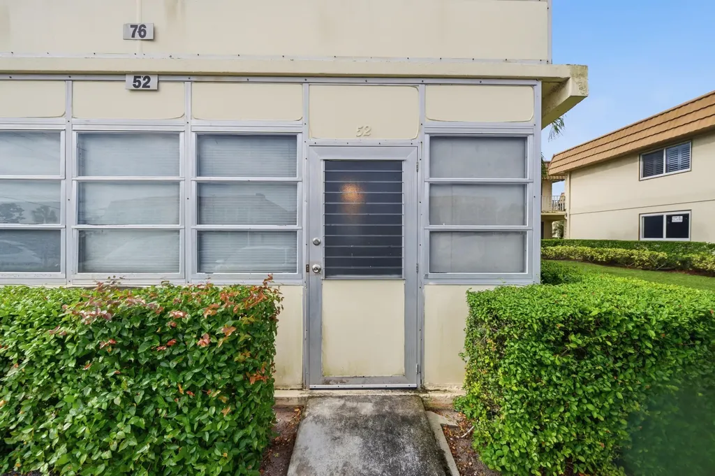 52 Saxony B Delray Beach FL 33446