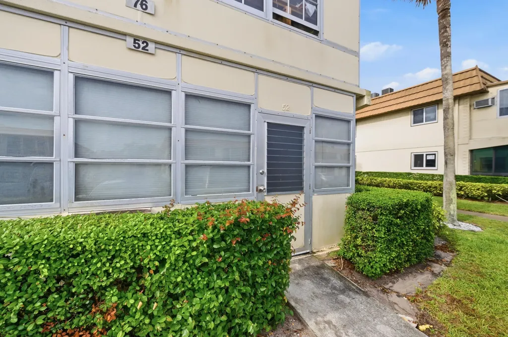 52 Saxony B Delray Beach FL 33446