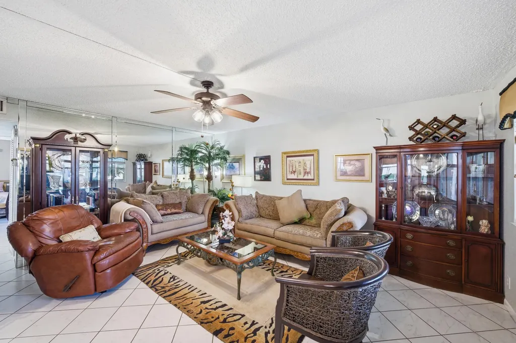 52 Saxony B Delray Beach FL 33446