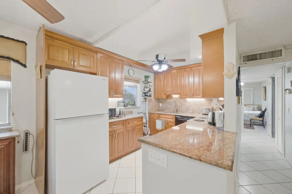 52 Saxony B Delray Beach FL 33446