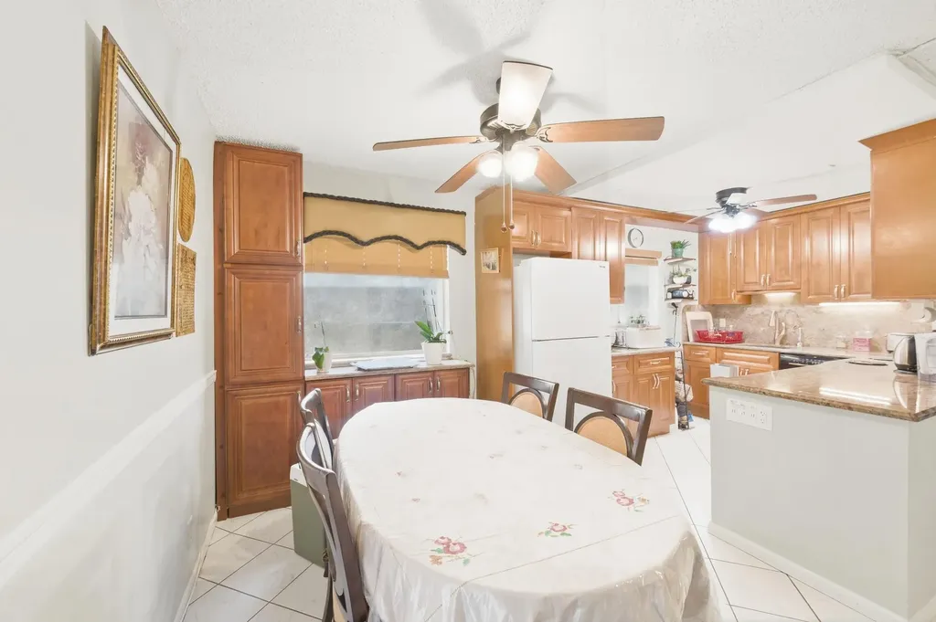 52 Saxony B Delray Beach FL 33446