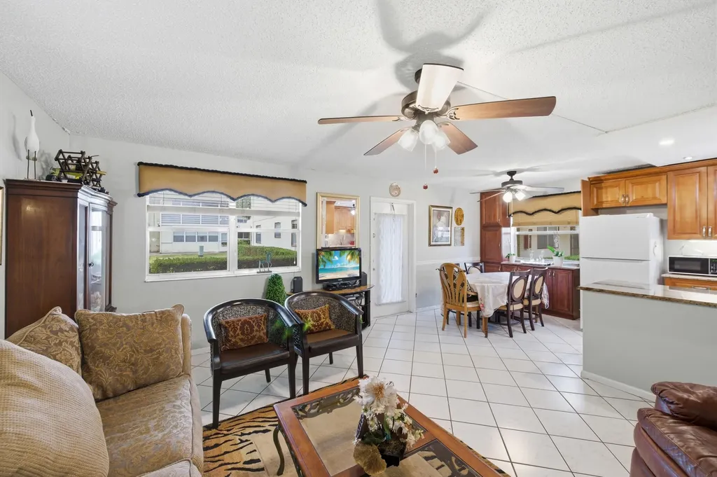 52 Saxony B Delray Beach FL 33446