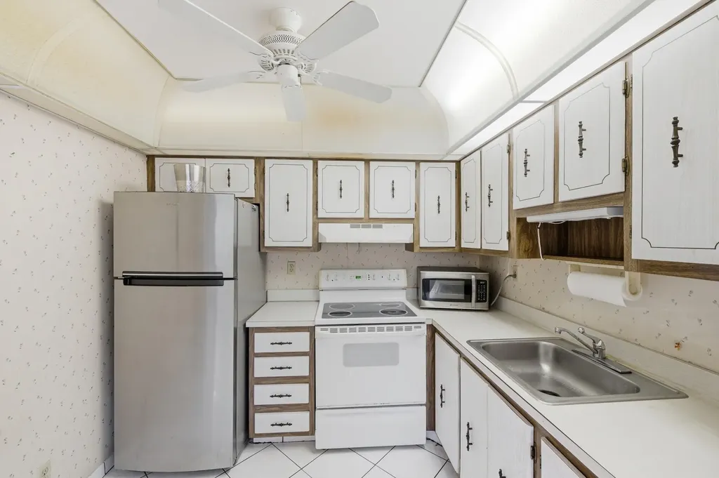 519 Burgundy K Delray Beach FL 33484