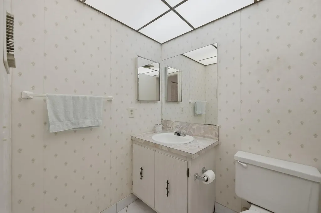 519 Burgundy K Delray Beach FL 33484